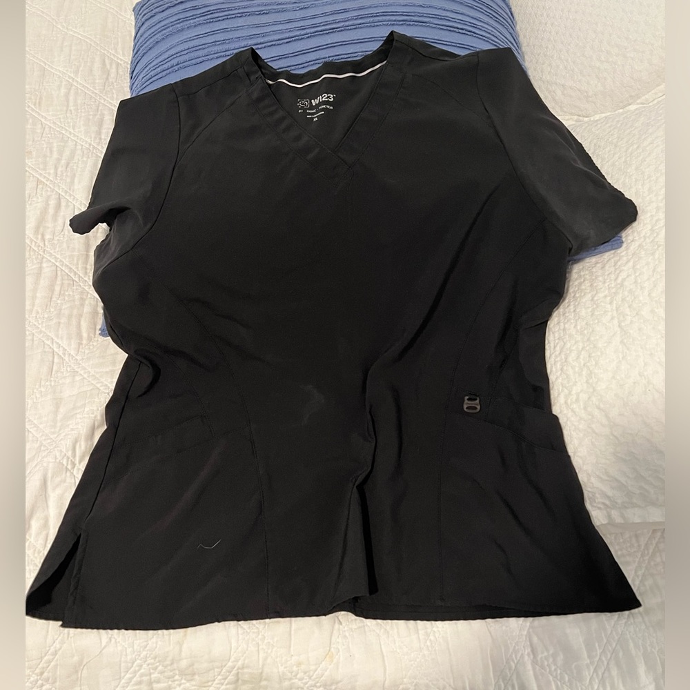W123 Women’s Scrub Top